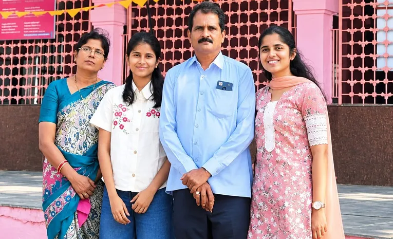 పెద్దమ్మాయి ఐఏఎస్‌.. చిన్నమ్మాయి..