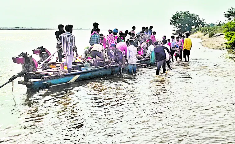 ఉరకలెత్తుతున్న గోదారమ్మ!