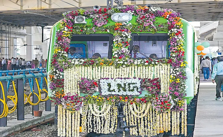 రైల్వే వ్యవస్థను మోదీ సమూలంగా మార్చేశారు 