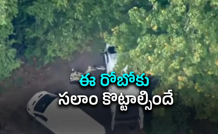 బాంబులను పసిగట్టేందుకు.. వ్యాన్ల వద్ద రోబో తనిఖీలు