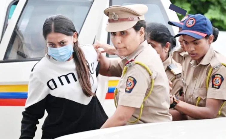 నోరు విప్పితే నిన్నూ తోసేస్తాం!
