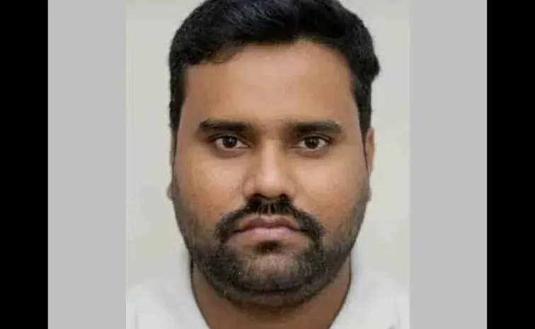 పని ఒత్తిడి తట్టుకోలేక ఎవ్వరికీ చెప్పకుండా, ఎక్కడికో వెళ్లిపోయి..