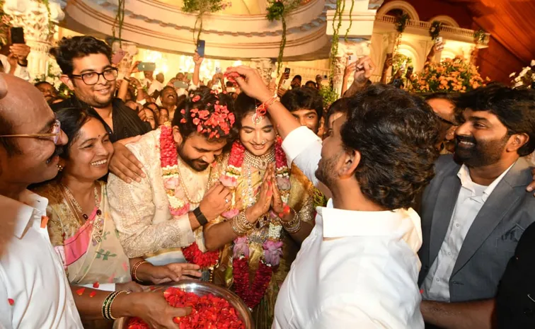 YS Jagan Blesses Newlywed Couple Janak and Shreya in Kurnool