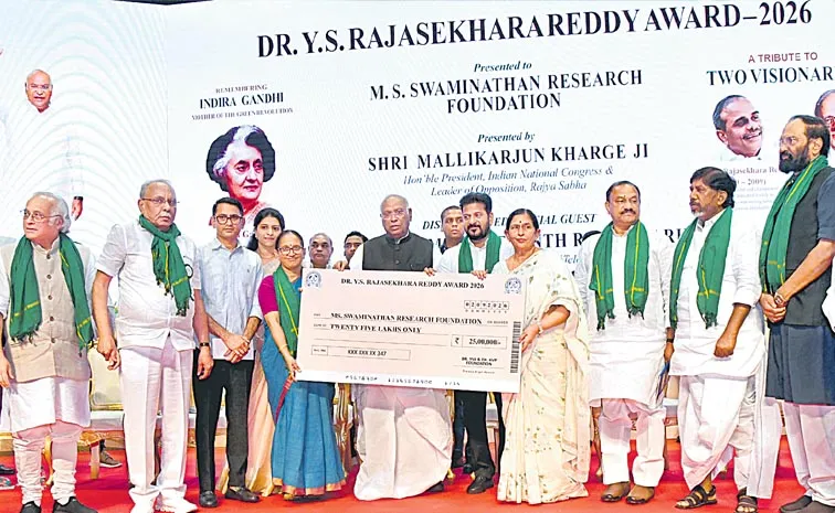 Kharge presents award to MS Swaminathan Research Foundation