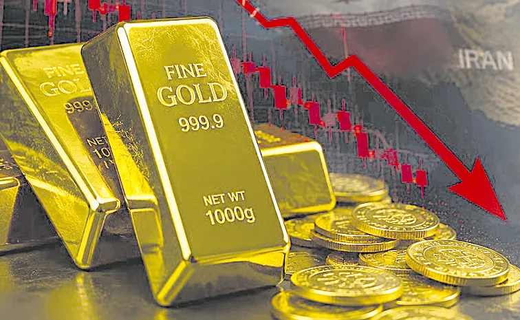 Gold prices in Delhi fell Rs 1400 to Rs 148600 per 10 grams