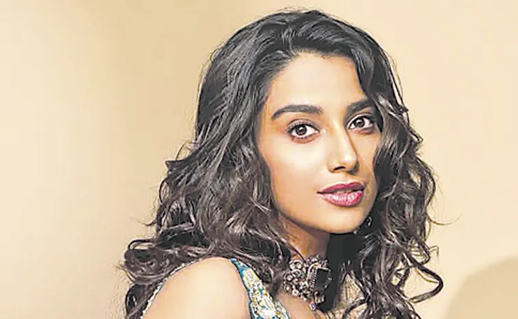 Meenakshi Chaudhary play female lead opposite Nani