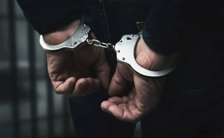 గణేష్‌ ఉత్సవాల్లో గ‌లీజు ప‌నులు