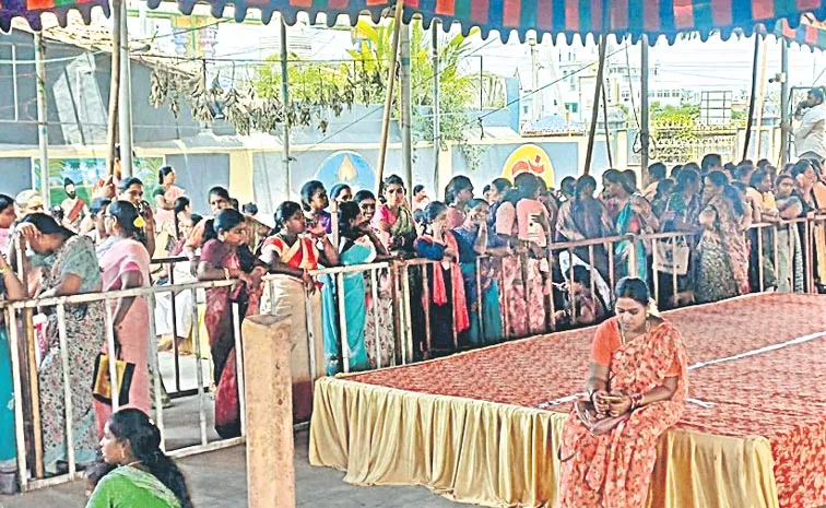 పవన్‌ ఇలాకాలో స్త్రీలకు అవమానం