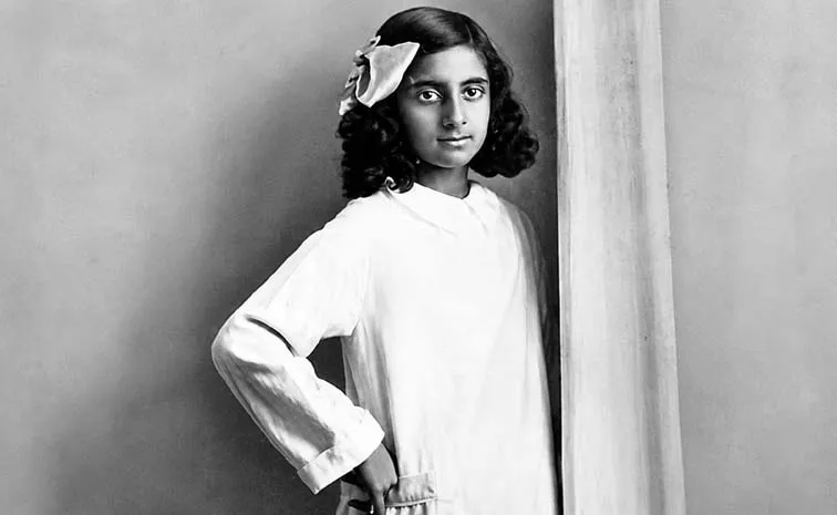Indira Gandhi Childhood Story Vanar Sena Freedom Struggle
