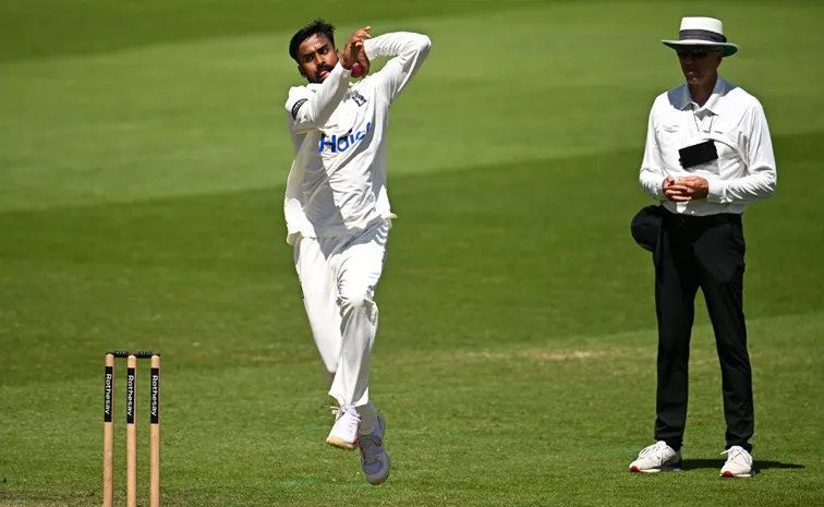 Manav Suthar-7-Wickets-Other-India-Bowlers-Strikes-County Championship