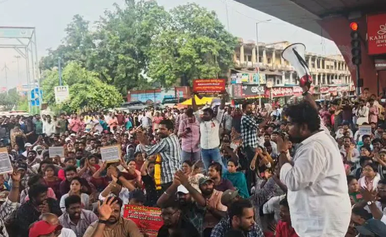 Protest by Secretariat Employees in Visakhapatnam