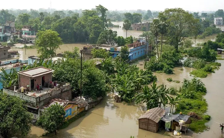 Bihar flood threat rises as Ganga flows above highest flood level