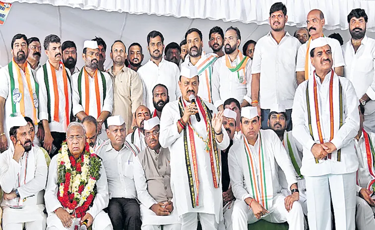 TPCC Chief Mahesh Goud in Mahadharna at Indira Park
