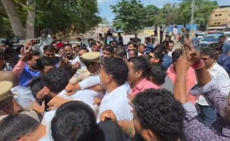 బోయిన్‌పల్లిలో ఉద్రిక్తత.. బీఆర్‌ఎస్‌,కాంగ్రెస్‌ మధ్య ఘర్షణ