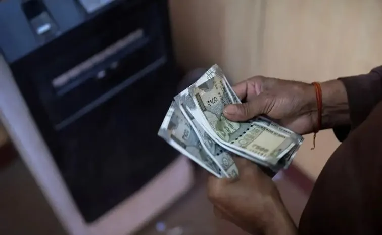 Gang Used Fevikwik In ATMs To Cheat People2