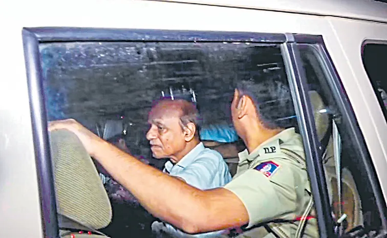 భవన యజమాని అరెస్ట్‌ 