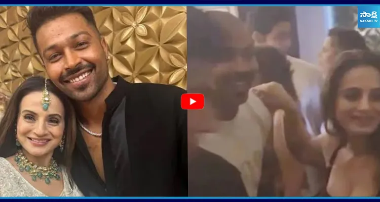 మహికాతో బ్రేక్ అప్? అమీషా పటేల్ తో హార్దిక్ డేటింగ్!