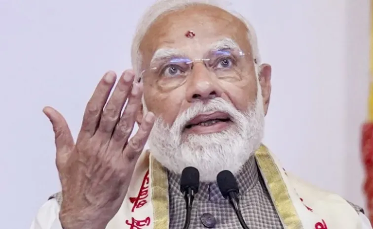 man arrested by the Mumbai Police for posing as a fake PMO official