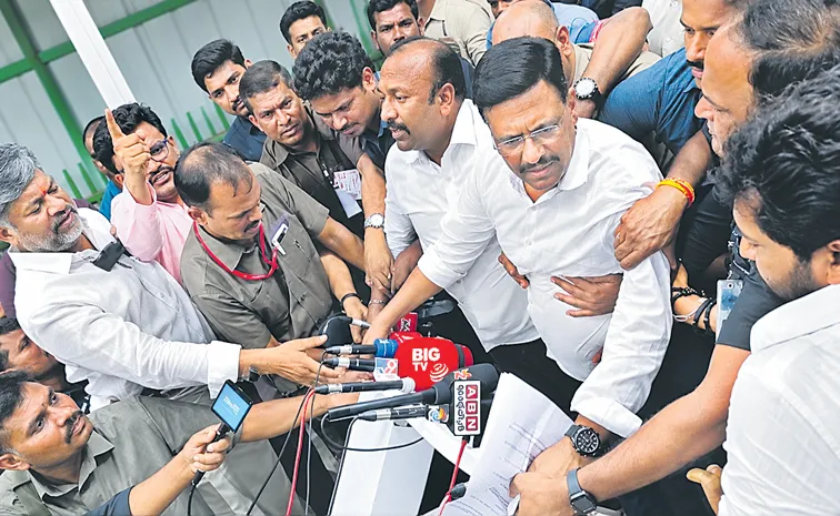 తాతా మధు, నవీన్‌రెడ్డి సస్పెన్షన్‌