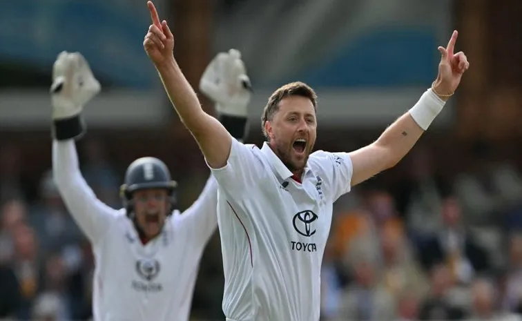 Ollie Robinson Completed 100 Test Wickets, Best Test Bowling Average in Last 100yrs
