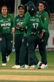 PAK Women-Cricketers-Wearing-Virat-Kohli-Branded Shoes-Asia Cup-Viral