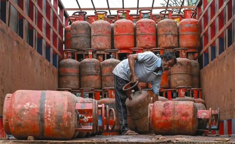 Commercial LPG Gas Cylinder Price Hiked In Delhi
