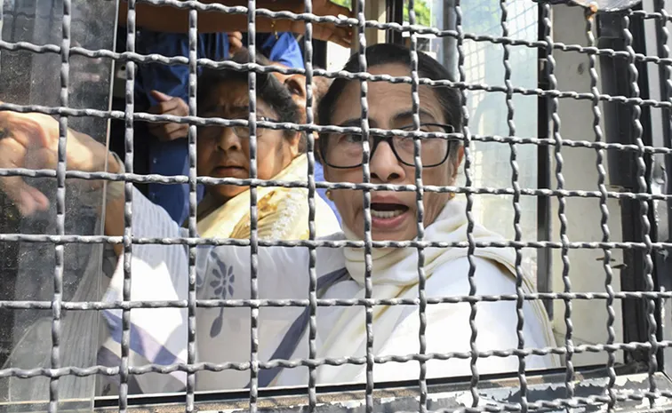 Four former CMs arrested during CJP protests in Delhi