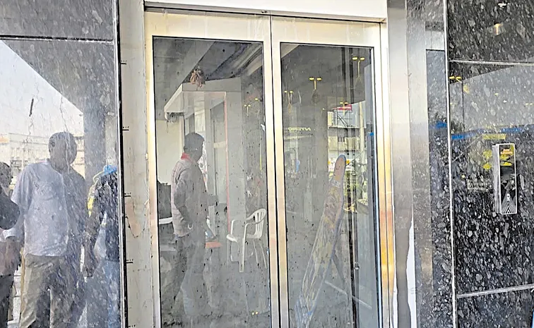 Minister Adluri Laxman Kumar narrowly escapes Lift acciden