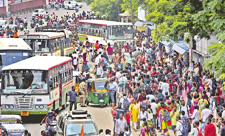  Dussehra rush continues on TGSRTC buses