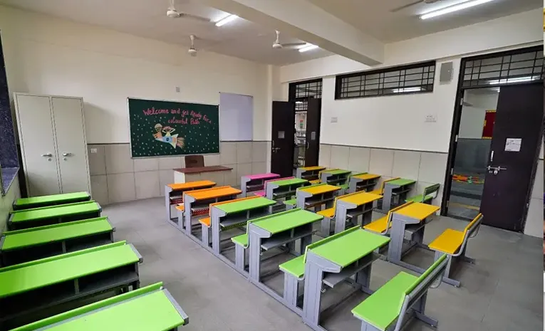 UK school ditches technology shifts from screen to pen and paper