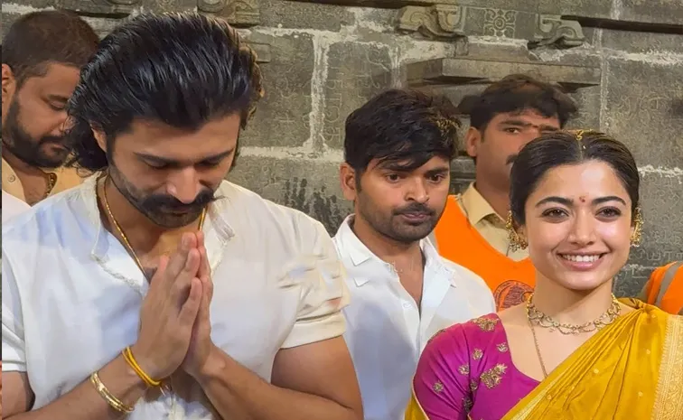 తిరుమల శ్రీవారి సేవలో విరోష్ జంట.. సుప్రభాత సేవలో పూజలు