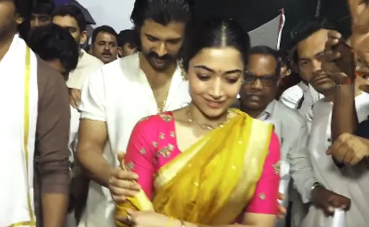 తిరుమల శ్రీవారి సేవలో విరోష్ జంట.. సుప్రభాత సేవలో పూజలు