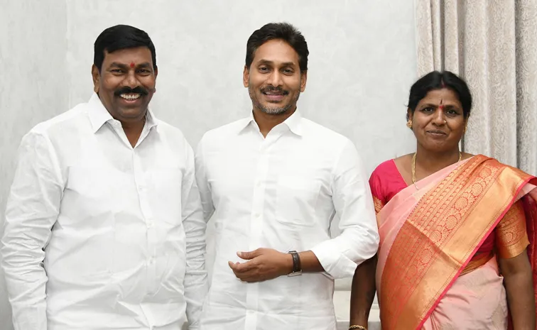 YSRCP MLA virupakshi Meets YS Jagan At Tadepalli