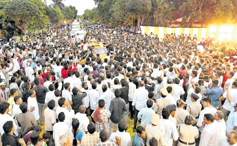 వైఎస్‌ జగన్‌కు ఘన స్వాగతం