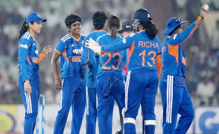 IND vs ZIM: అదరగొట్టిన భారత బౌలర్లు.. జింబాబ్వే స్కోరెంతంటే?