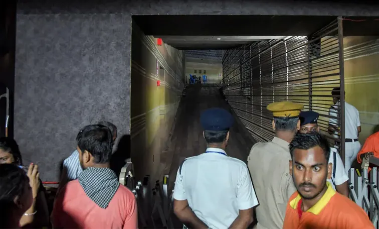 kolkata durga puja girish park stampede case 7 including organisers arrested
