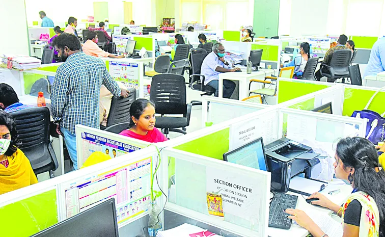 Government employees must stay away from political campaigning