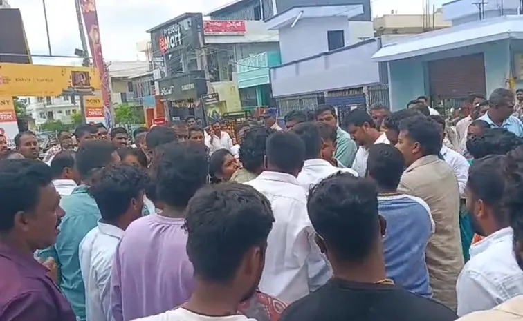 కుప్పంలో టీడీపీ గూండాల బరితెగింపు.. ఎమ్మెల్సీ ఇంటిపై దాడి