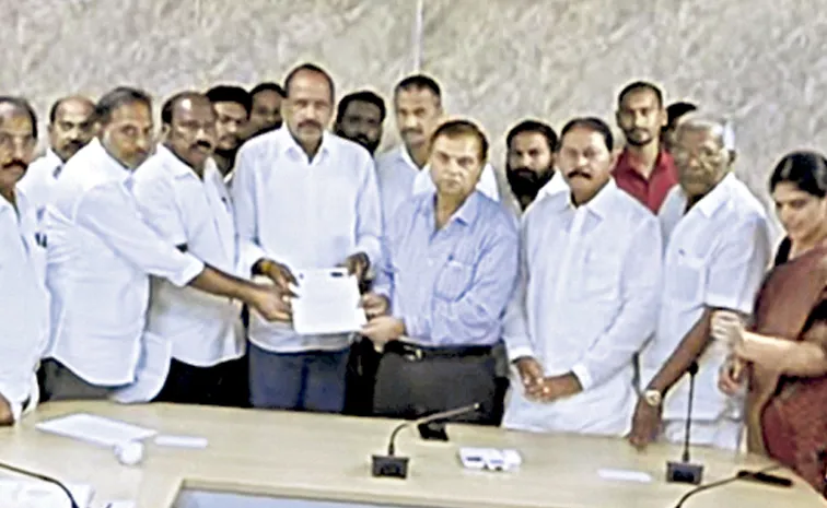 YSRCP Demands Poll Delay Over Irregularities: Andhra pradesh
