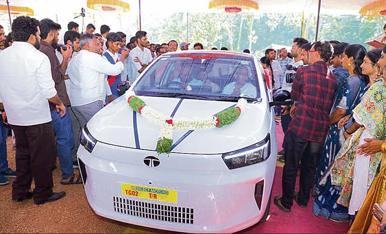 Former Students Gift To Teacher In Karimnagar