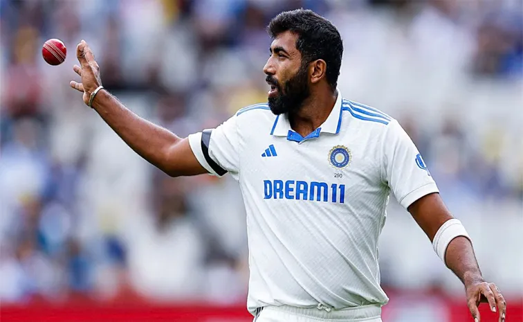 Jasprit Bumrah is the only indian in ICC latest top 10 bowlers rankings