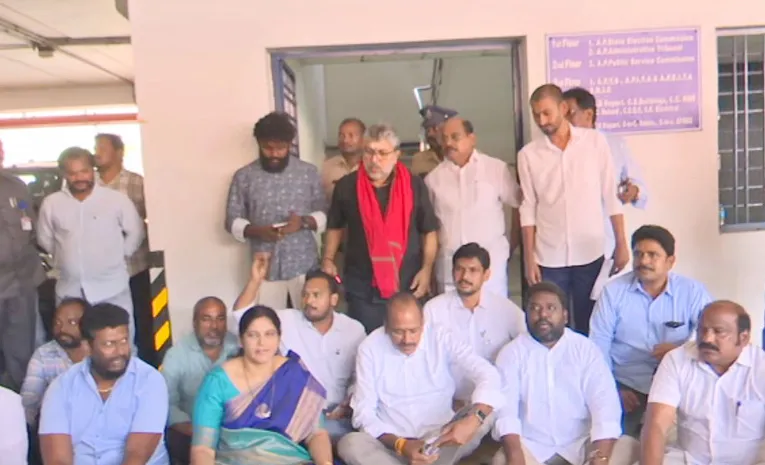Ysrcp Leaders Protest Near SEC Office