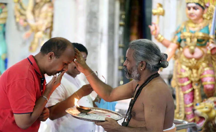 Brahmins perform daily worship and rituals inside Temple Called Archaka 