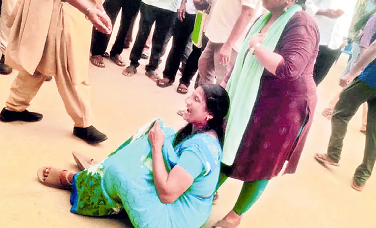 TDP Rowdies Attack On YSRCP Leaders In Andhra Pradesh