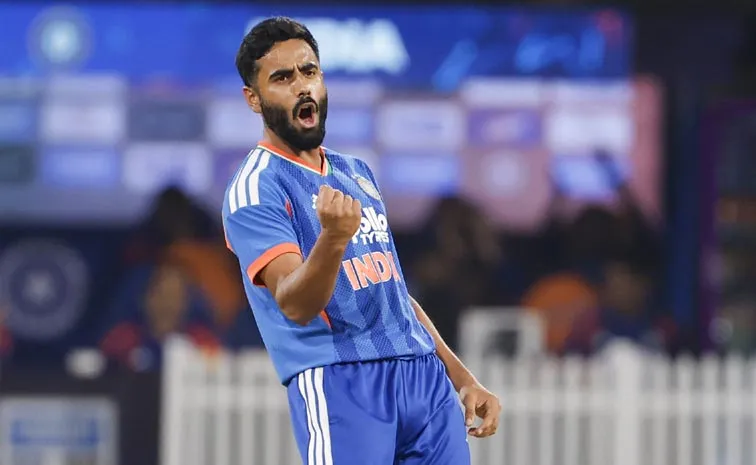 Ex-Cricketer Says-Dube-Sundar-Career-At-Risk-After-Naman-Dhir-Performance
