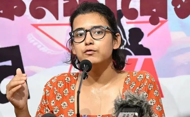 నేను దానిపై సంతకం చేయను: నేహా బోరా సంచలనం
