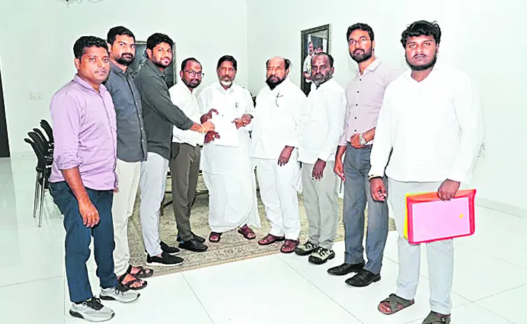 ప్రతిపక్షాలు సహకరించాలి.. ప్రజలకు అండగా నిలవాలి