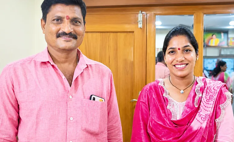 వైఎస్సార్‌ సీపీ అభ్యర్థులుగా నామినేషన్లు వేసిన టీడీపీ నాయకులు