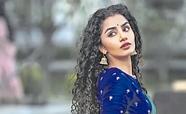Anupama Parameswaran completes dubbing for Bhogi Movie