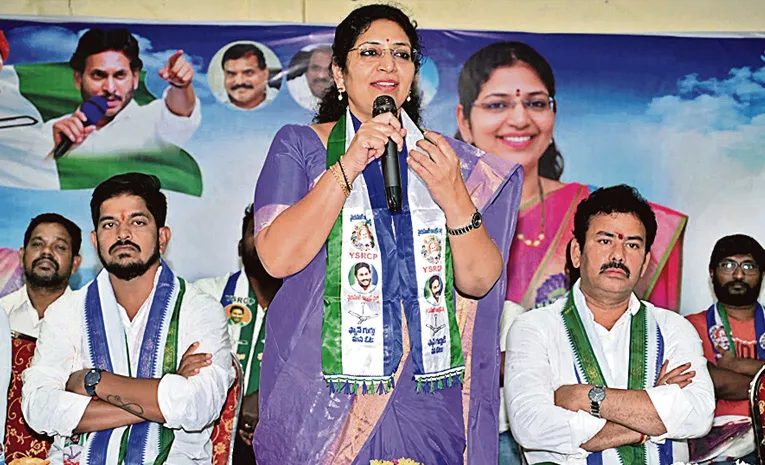 గెలిపిస్తే.. గీతం భూములపై తొలి తీర్మానం!